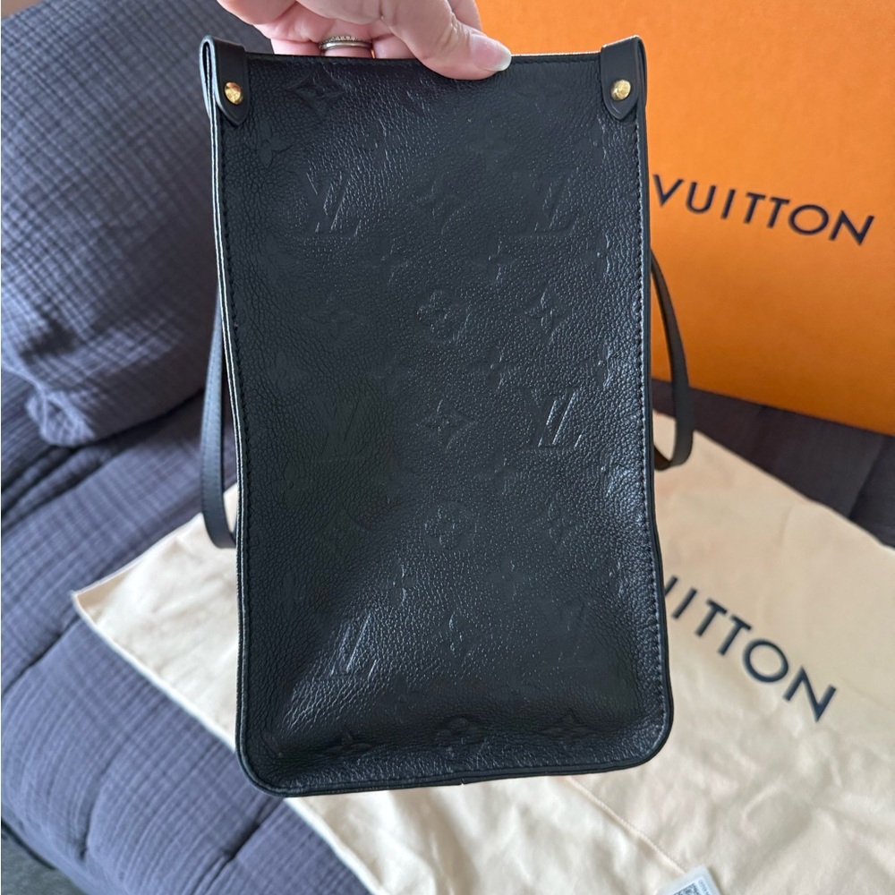 Louis Vuitton Black Monogram Onthego Tote Bag - Picture 8 of 11